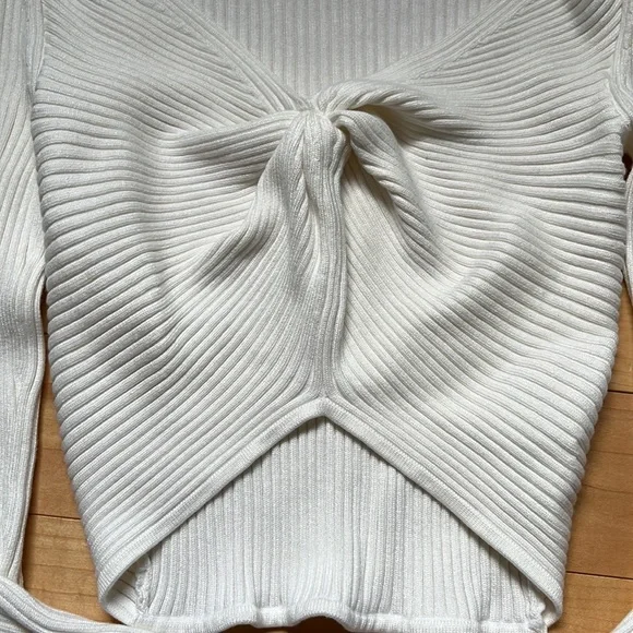 NWOT Abercrombie White Ribbed Front Twist Sweater - Picture 2 of 7